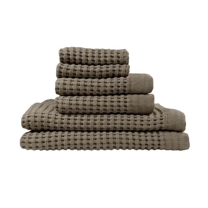 Set of 2 washcloths, 2 hand towels and 2 bath towels