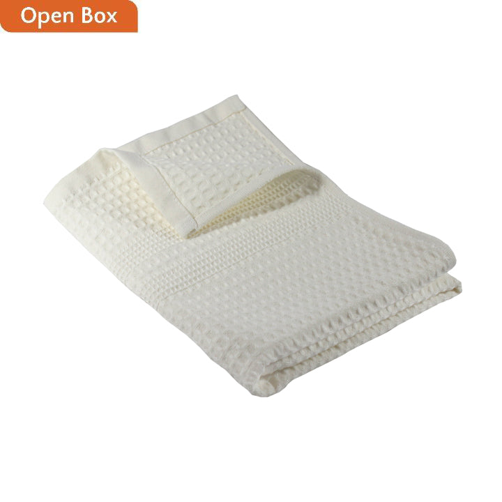 https://gildentree.com/cdn/shop/products/cream_classic_hand_towel_main_-_quick_dry_waffle_weave_luxury_bath_towel.jpg?v=1693513443