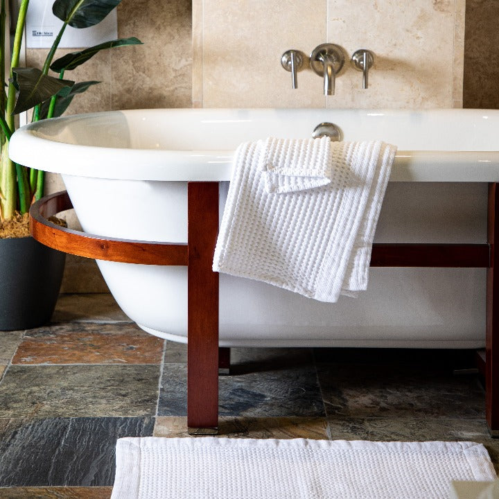 Beautiful image of modern bathroom showing waffle weave bat mat and waffle weave bath towels.